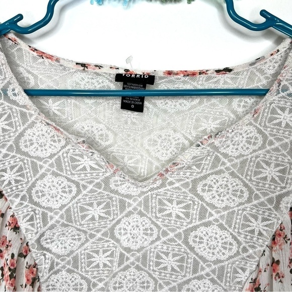 Torrid Chasing Ditsy Floral Lace Inset Chiffon Blouse Pink and White Size Large - Picture 7 of 15